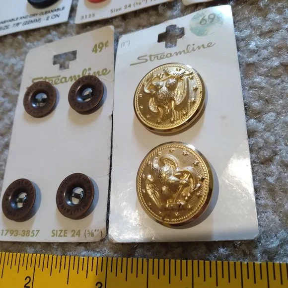 Vintage Buttons - Picture 2 of 5